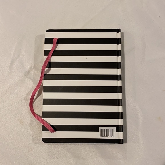 a notebook - Picture 3 of 5